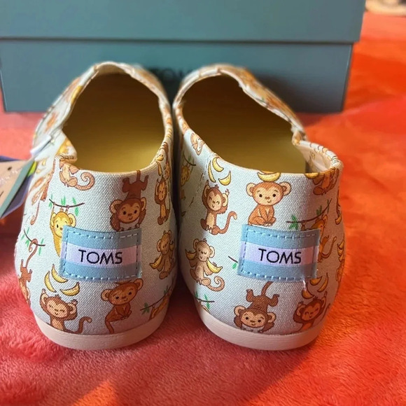 NWT** Tom’s Alpargata blue monkey business print. Size 9.5 women’s. New in box - Picture 5 of 6